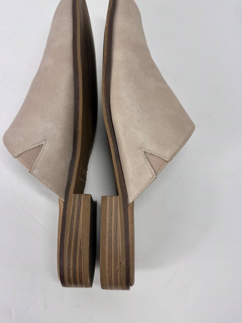 Catherine Malandrino Danielle Mules Size 8 Beige Flats Almond Toe Slip On - Picture 6 of 11
